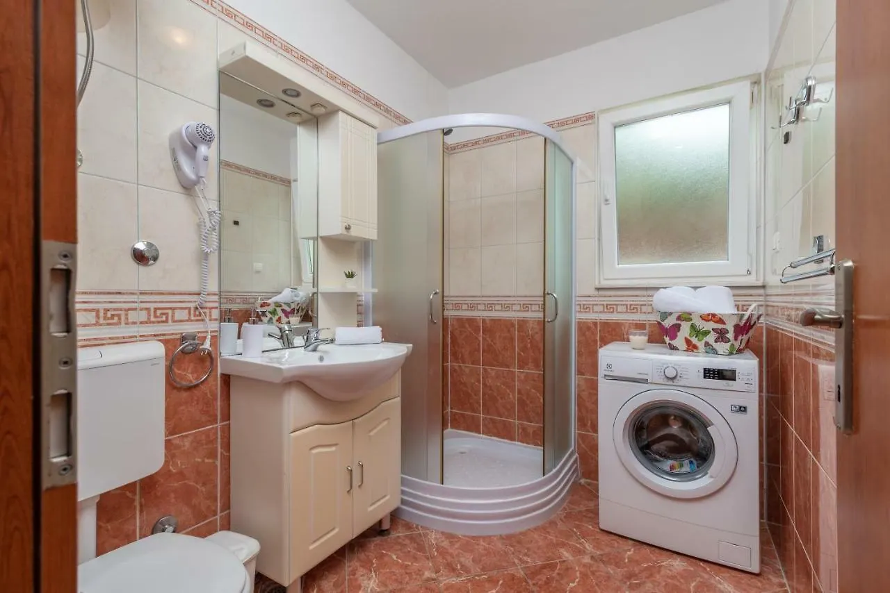 Apartments Villa Jelena Seget Vranjica 0*,