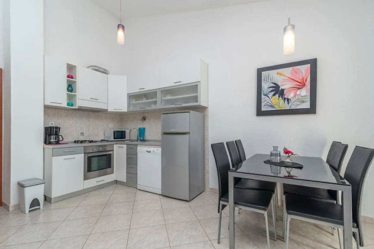 Apartments Villa Jelena Seget Vranjica