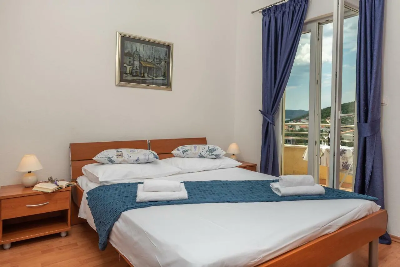 Apartments Villa Jelena Seget Vranjica